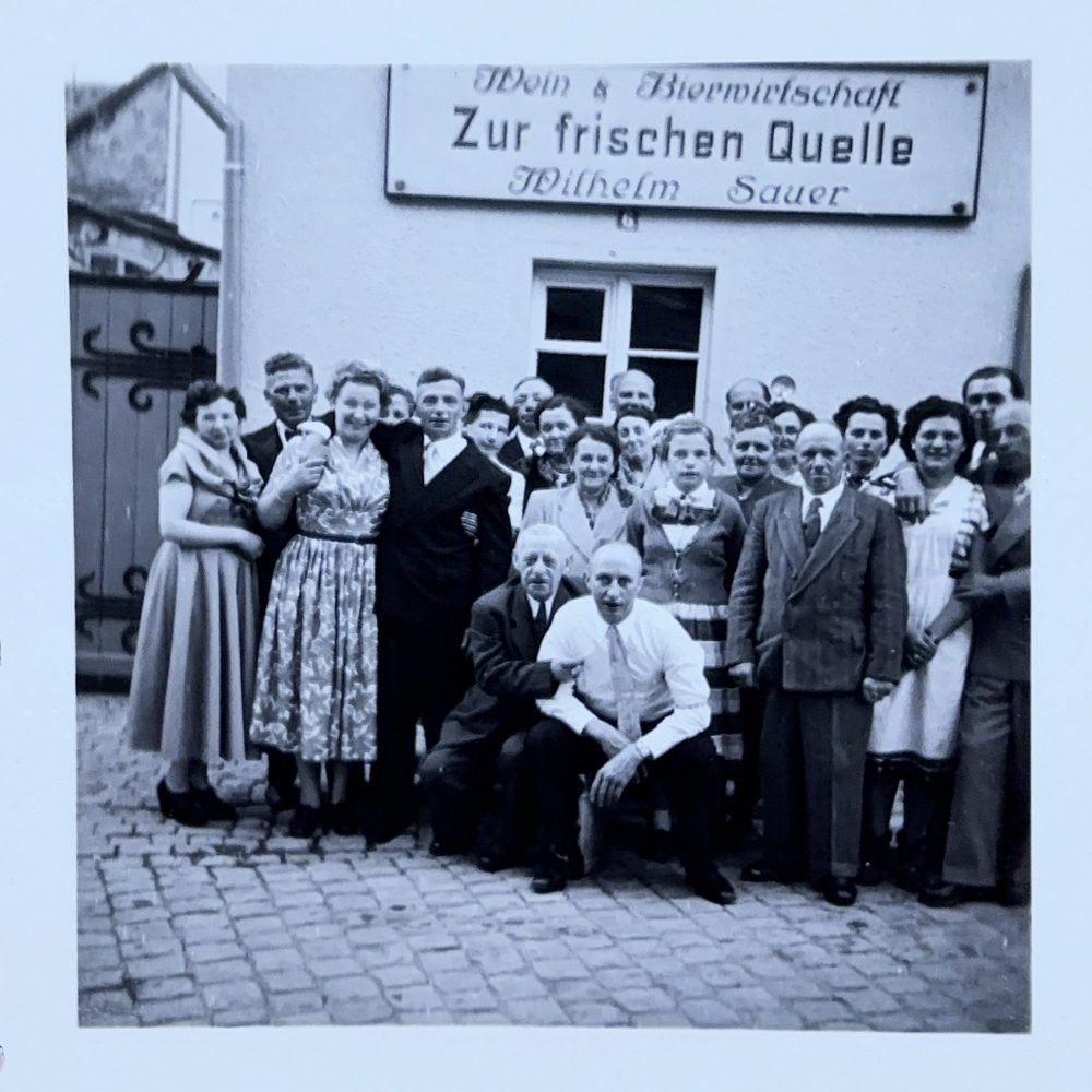 Übernahme der Gaststätte und des Weinbaus durch meine Eltern